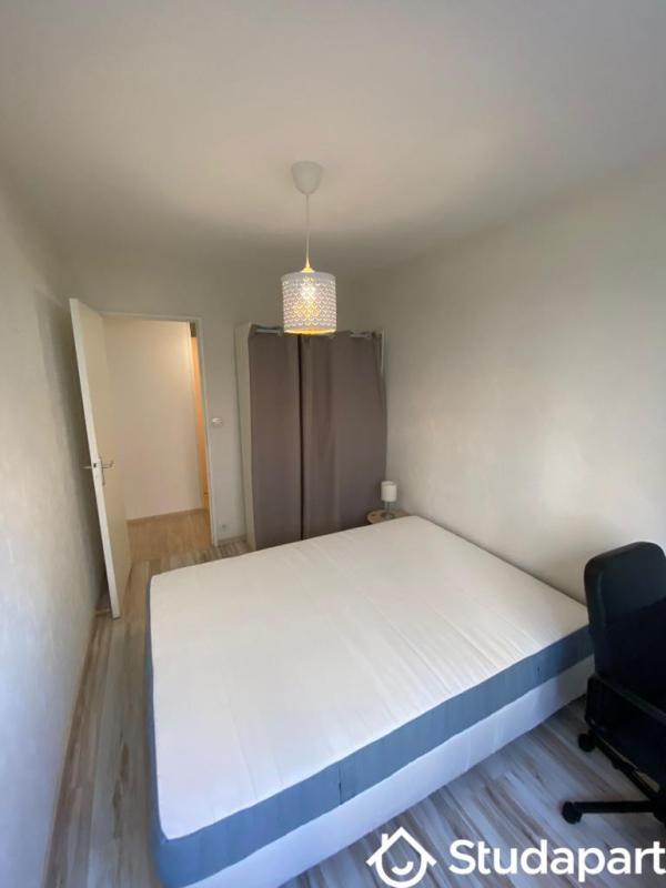 Chambre - 11 m² - 1 pièce