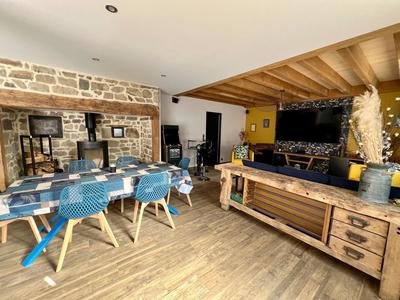 Maison - 215 m² - 9 pièces