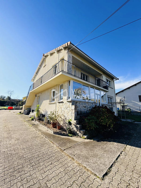 Maison - 182 m² - 9 pièces