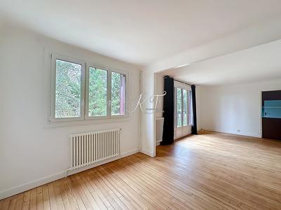 Maison - 230 m² - 10 pièces