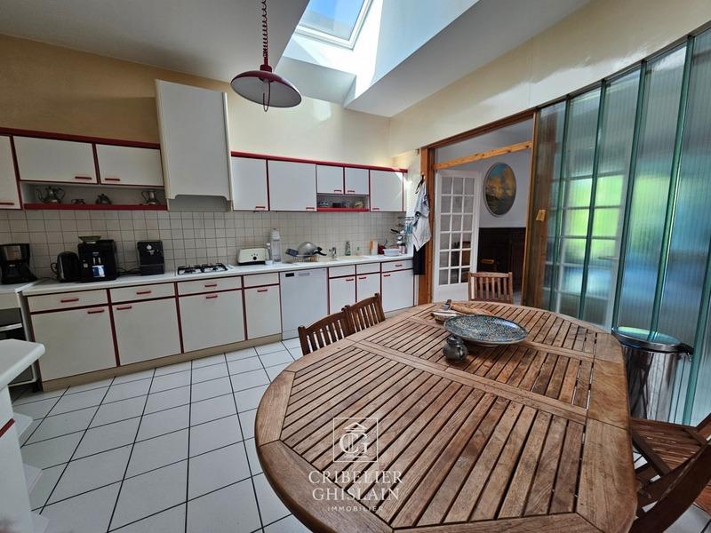 Maison - 248 m² - 9 pièces