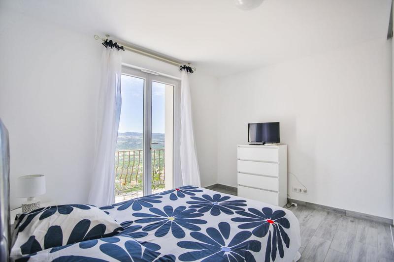 Maison - 240 m² - 8 pièces