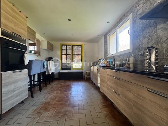 Maison - 200 m² - 8 pièces