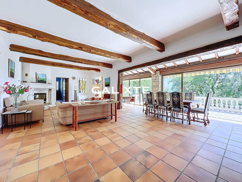 Villa - 270 m² - 8 pièces