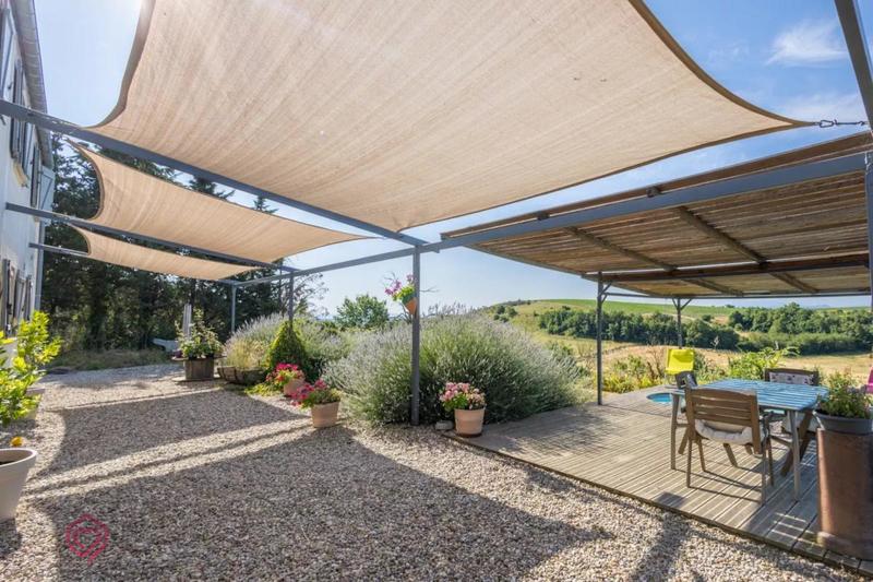 Maison - 258 m² - 9 pièces