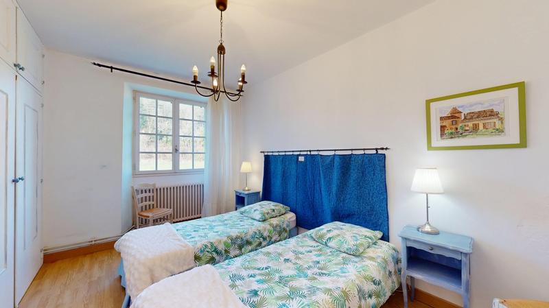 Maison - 400 m² - 12 pièces