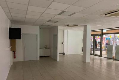 Local commercial - 77 m² - 1 pièce