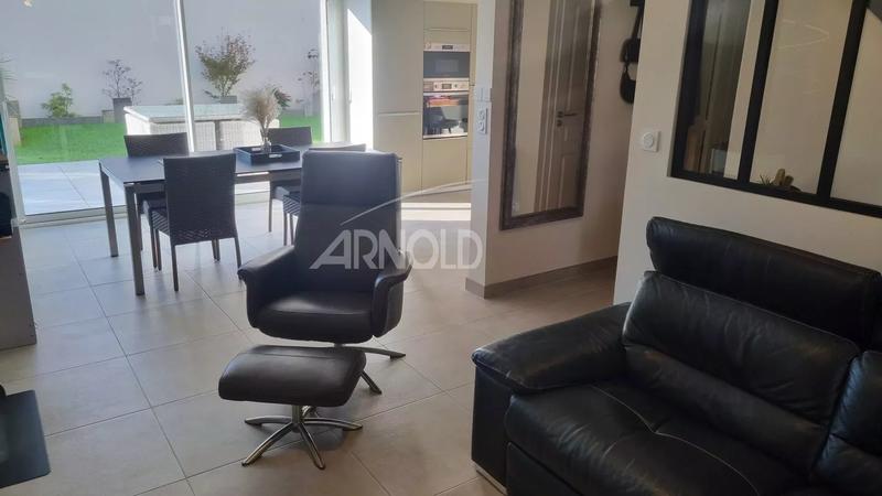 Maison - 99 m² - 5 pièces