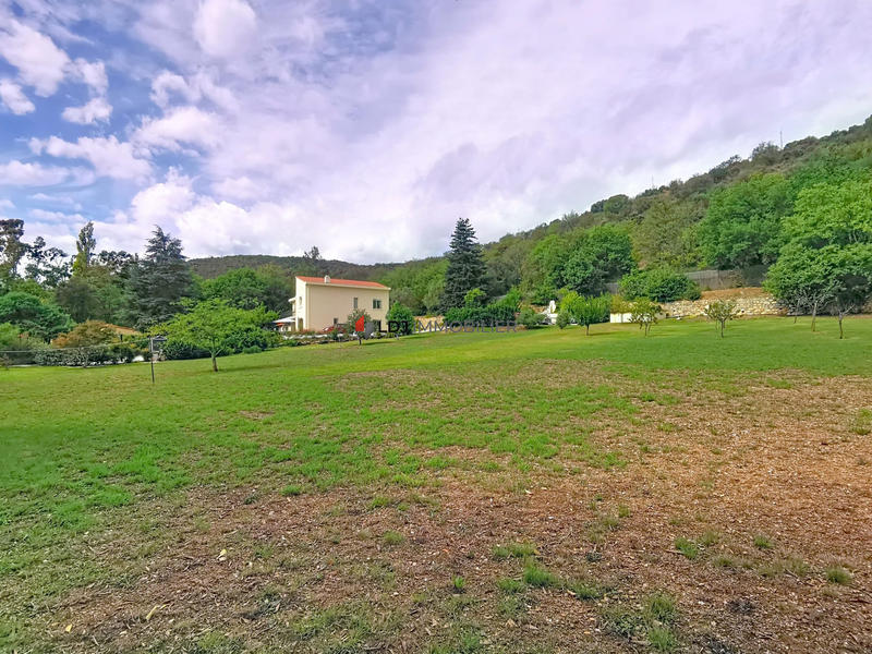 Maison traditionnelle - 248 m² - 7 pièces