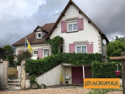 Maison - 182 m² - 10 pièces