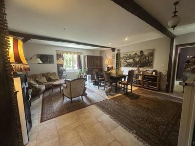 Maison - 248 m² - 9 pièces