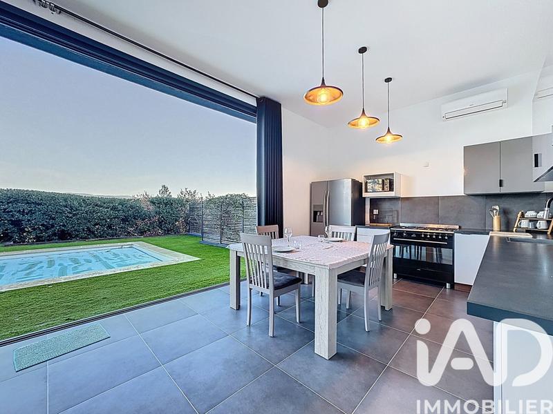 Maison - 207 m² - 8 pièces