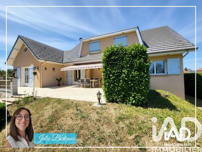 Maison - 199 m² - 10 pièces