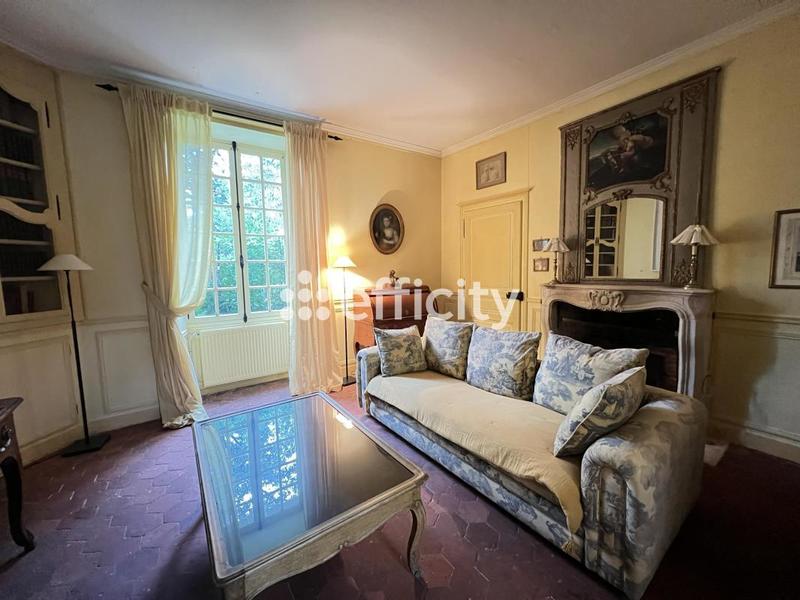 Maison - 447 m² - 12 pièces