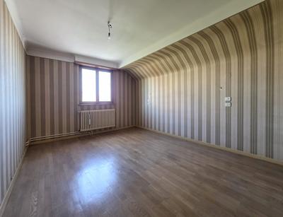 Appartement - 153 m² - 8 pièces