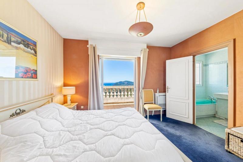 Villa - 284 m² - 6 pièces