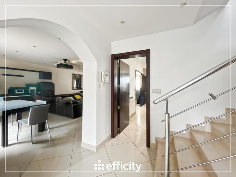 Pavillon - 223 m² - 12 pièces