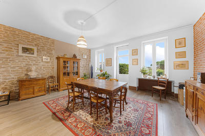 Maison - 235 m² - 9 pièces