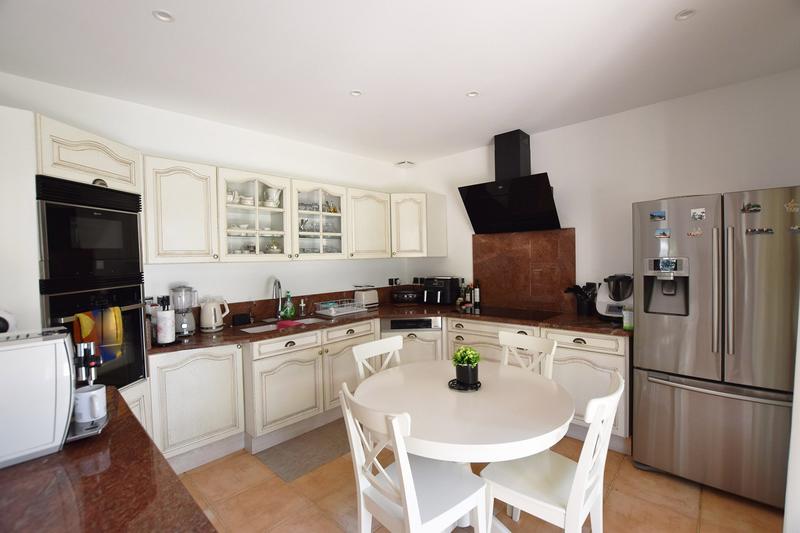 Villa - 248 m² - 8 pièces