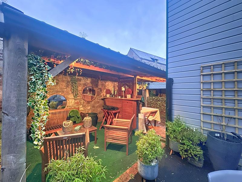 Maison - 350 m² - 11 pièces