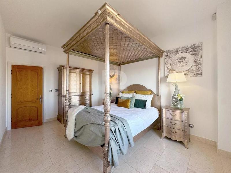 Villa - 385 m² - 11 pièces