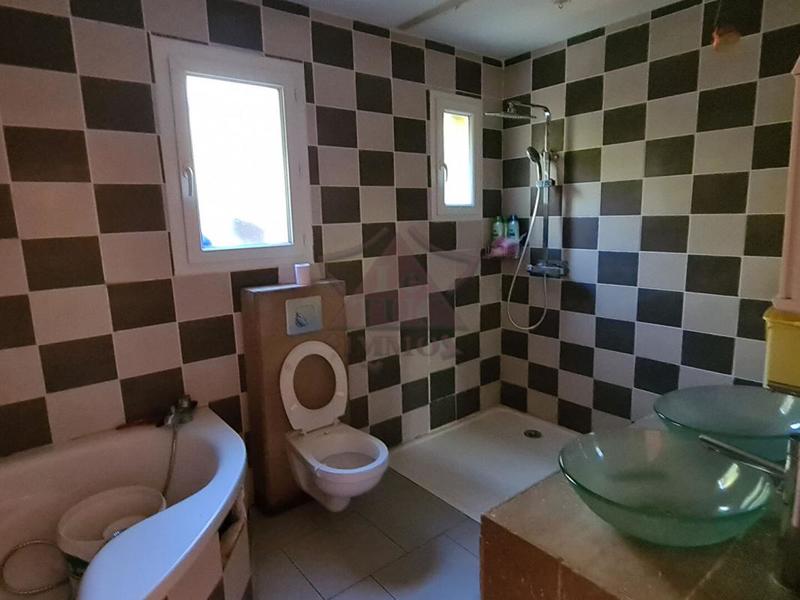 Villa - 180 m² - 8 pièces