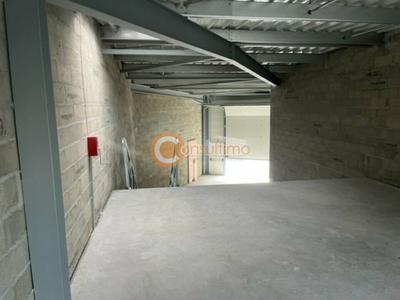 Local d'activité / Entrepôt - 169 m²