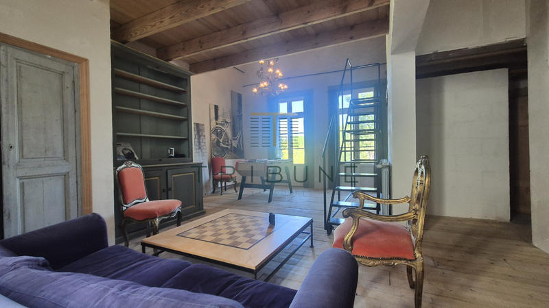 Maison - 330 m² - 13 pièces