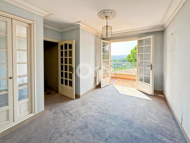 Villa - 375 m² - 6 pièces