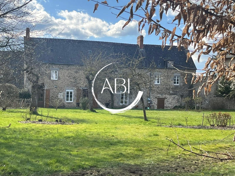 Maison - 230 m² - 8 pièces