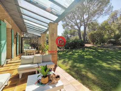 Villa - 265 m² - 8 pièces