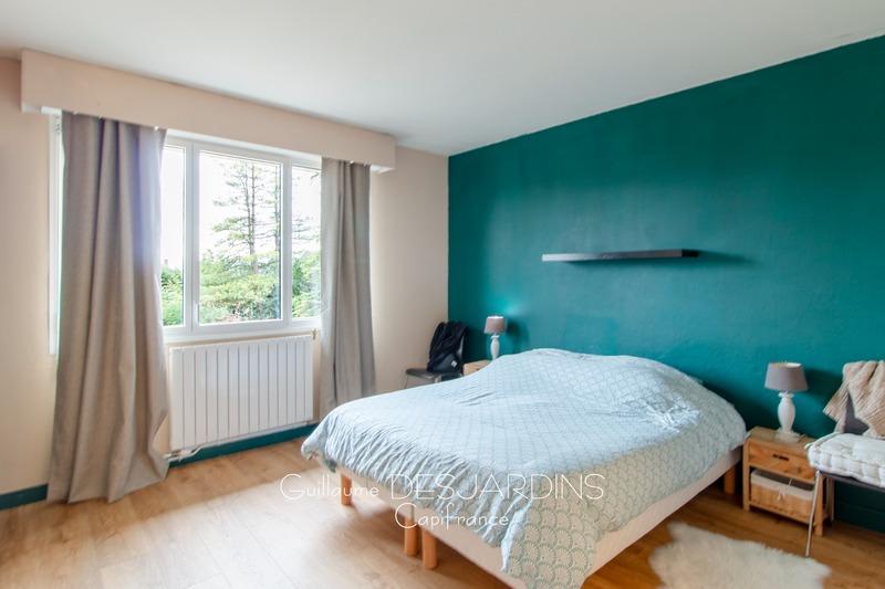 Maison - 240 m² - 8 pièces