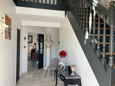 Maison - 240 m² - 8 pièces