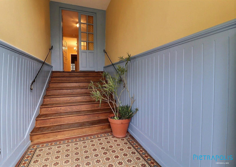 Maison - 263 m² - 9 pièces