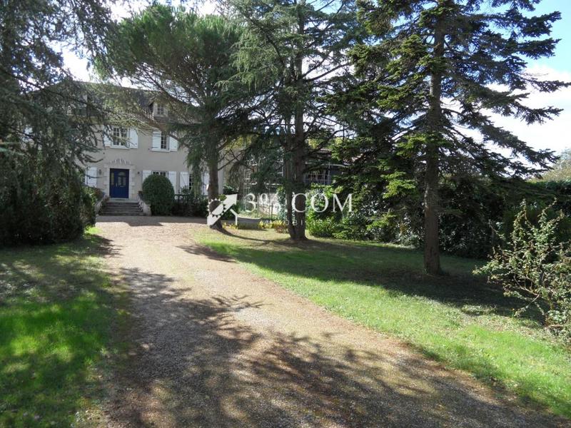 Propriété - 237 m² - 8 pièces
