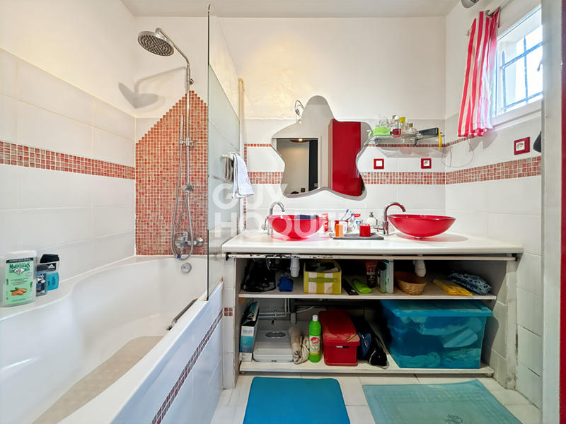 Maison - 92 m² - 6 pièces