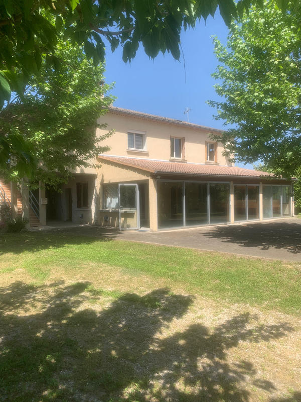 Propriété - 275 m² - 8 pièces