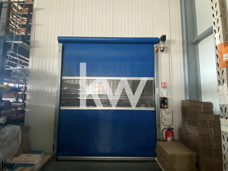 Magasins - 1 200 m²