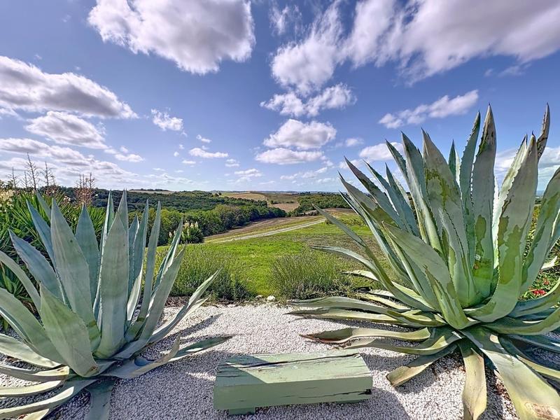 Maison - 575 m² - 30 pièces