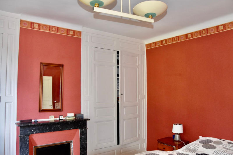 Maison - 335 m² - 12 pièces