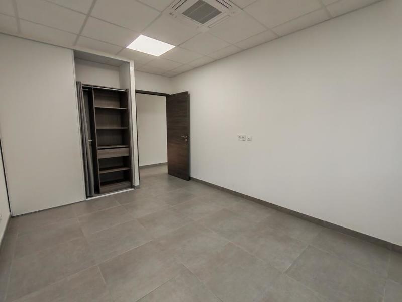 Bureau - 110 m² - 4 pièces