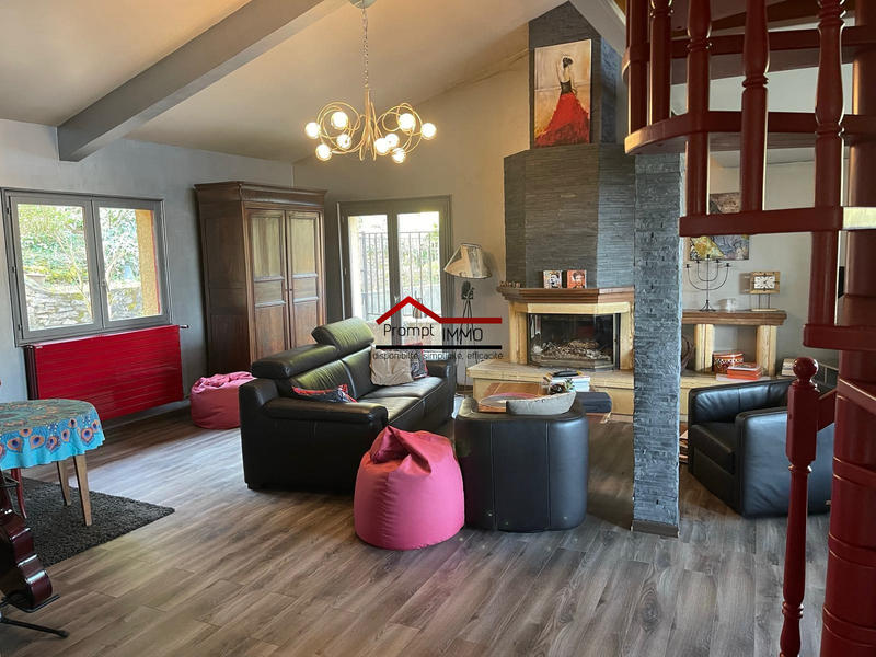 Maison - 229 m² - 7 pièces