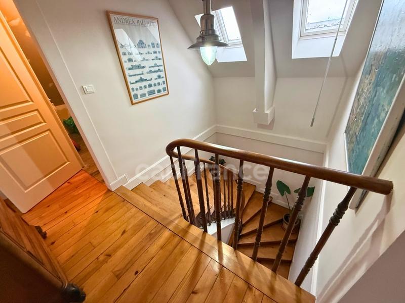 Maison - 195 m² - 9 pièces