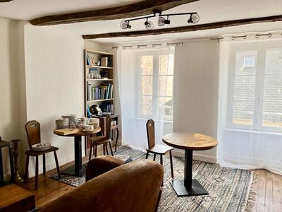 Maison - 230 m² - 13 pièces