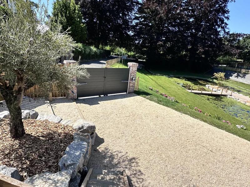 Propriété - 205 m² - 6 pièces