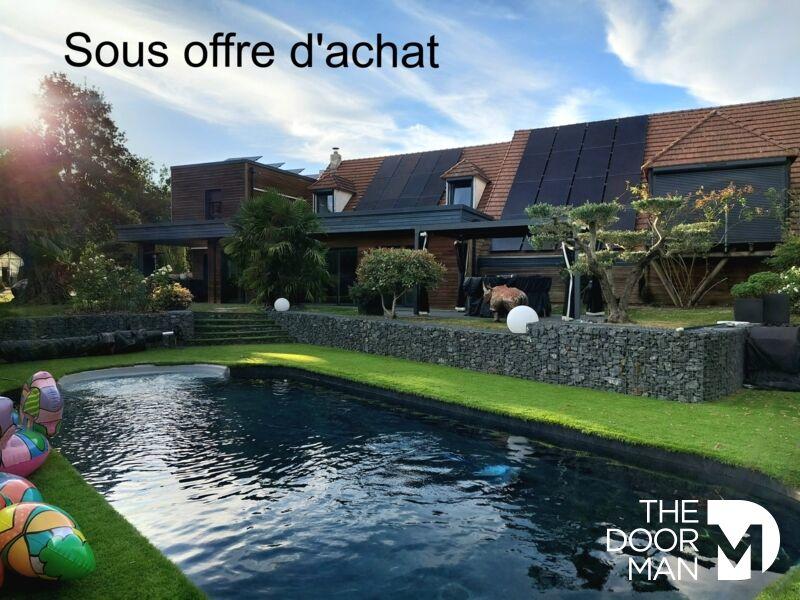 Maison - 330 m² - 11 pièces