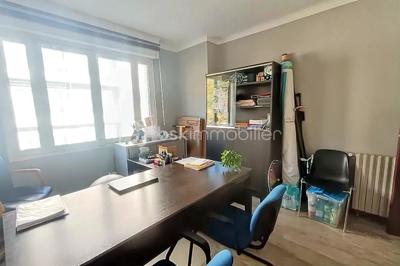 Maison - 230 m² - 8 pièces