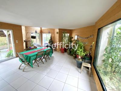 Maison - 236 m² - 7 pièces