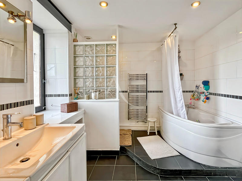 Maison - 190 m² - 7 pièces