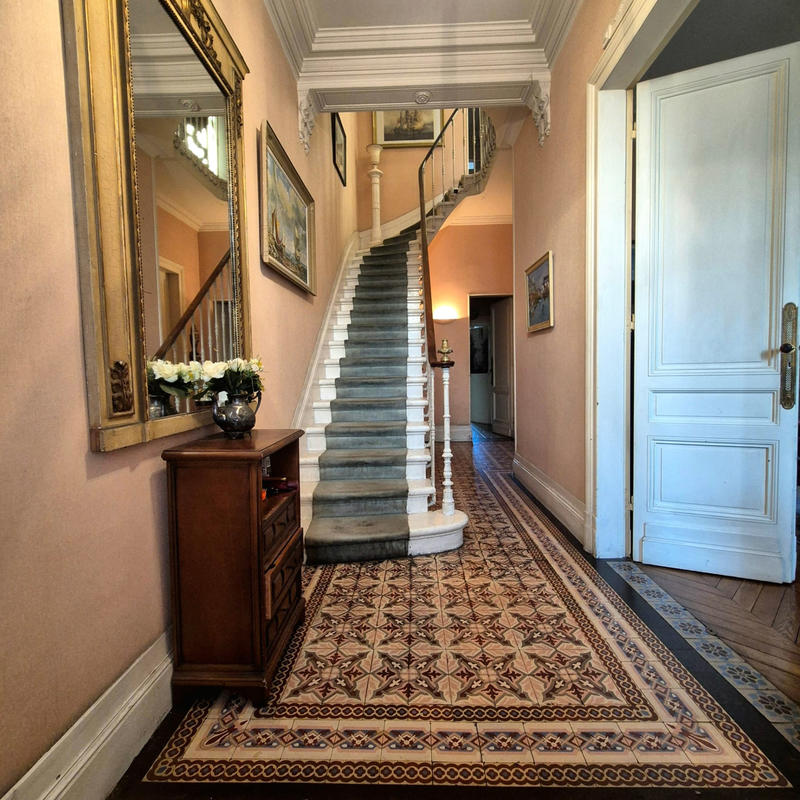 Maison - 203 m² - 8 pièces